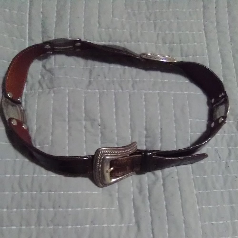 FOSSIL LEATHER BELT WITH SILVER HARDWARE SIZE MEDIUM